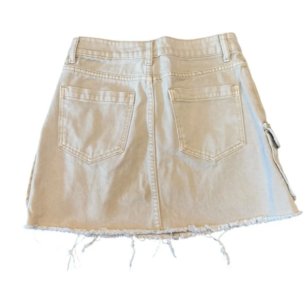 Fray Beige Denim Mini Skirt Cargo Pockets Casual Closet Staple Fringe Size M‎